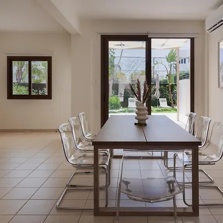 Phaedrus Living Luxury Bay Villa