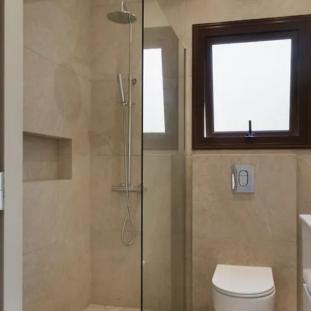 Phaedrus Living Luxury Bay Villa *