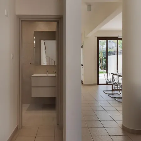 Phaedrus Living Luxury Bay Villa *